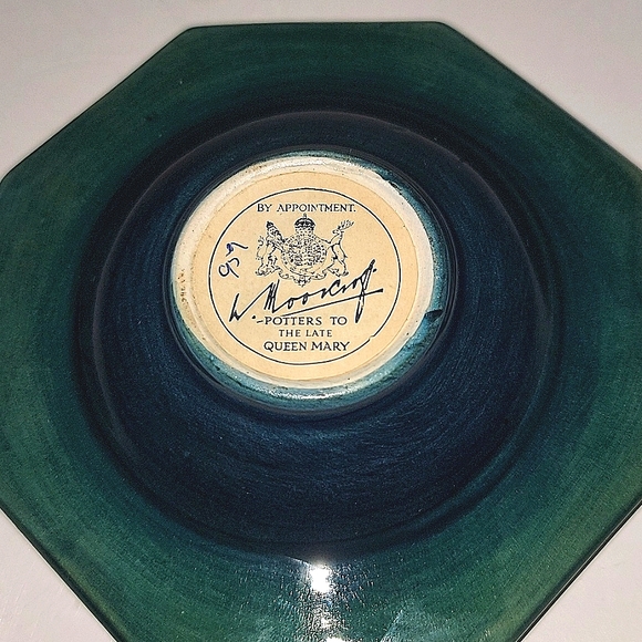 VINTAGE MOORCROFT POTTERY GREEN OCTAGONAL FREESIA ASHTRAY ~POTTERS TO QUEEN MARY - Picture 6 of 7